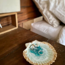 Load image into Gallery viewer, Scallop Shell Soap/Ring Holder